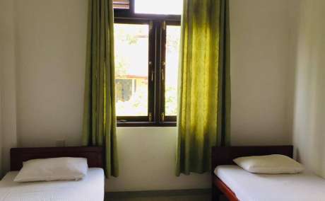 ගැහැණු ළමුන් දෙදෙනෙකු සඳහා කාමර කුලියට දීමට ඇත.